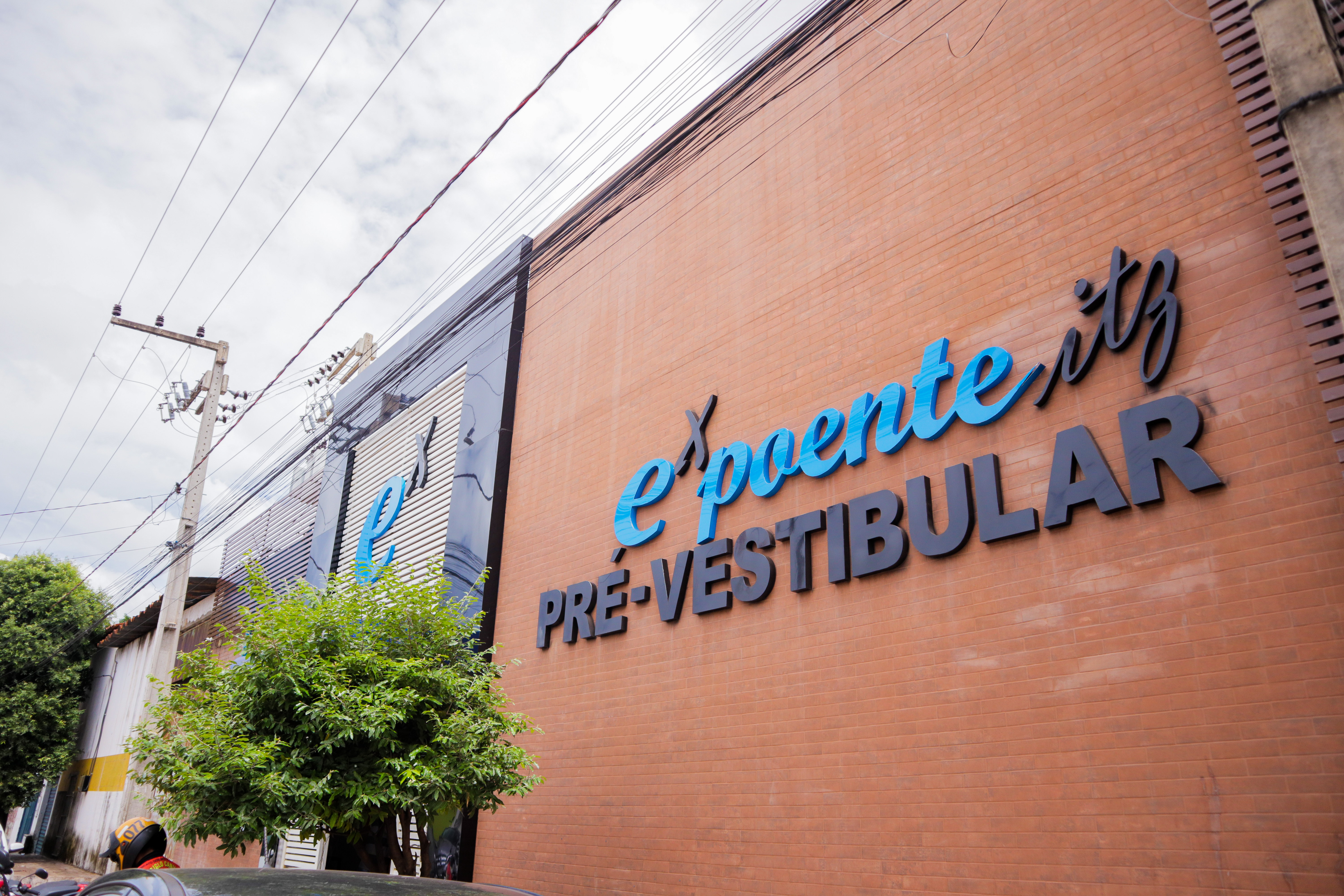 Alunos estudando no Curso Expoente Imperatriz